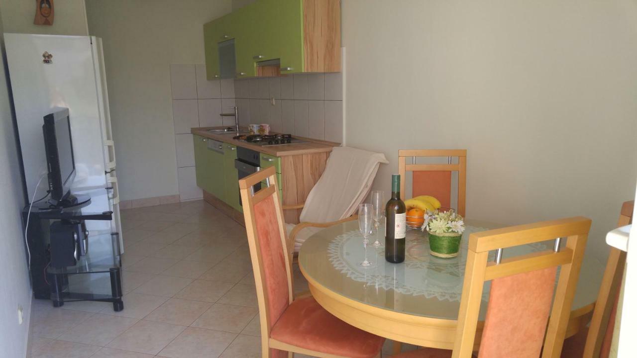 Two Bedroom Apartment Near Beach And Center Split Eksteriør bilde
