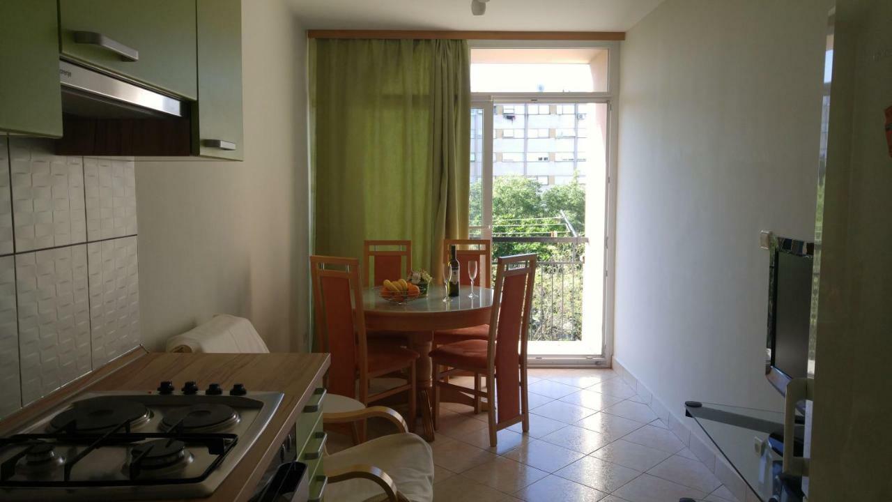 Two Bedroom Apartment Near Beach And Center Split Eksteriør bilde