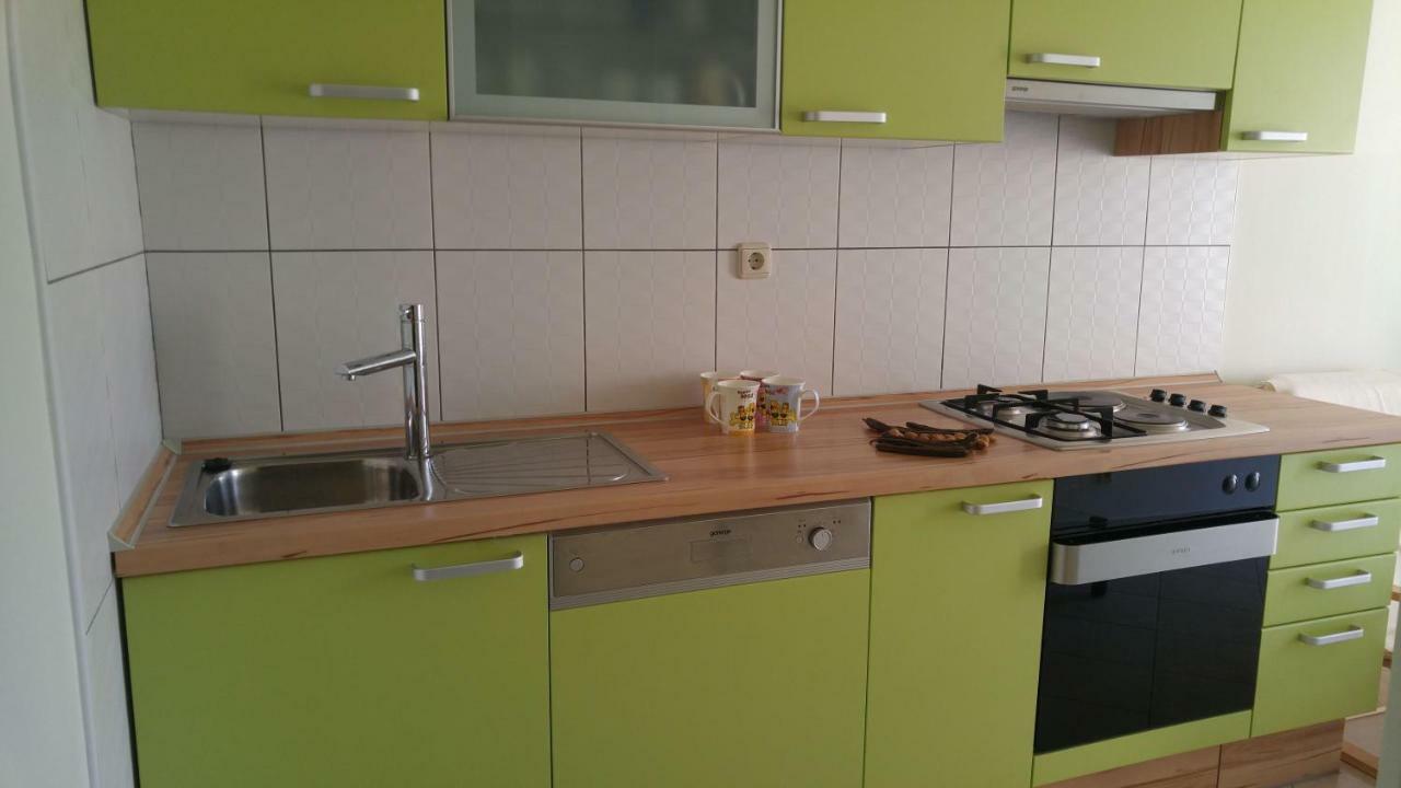 Two Bedroom Apartment Near Beach And Center Split Eksteriør bilde