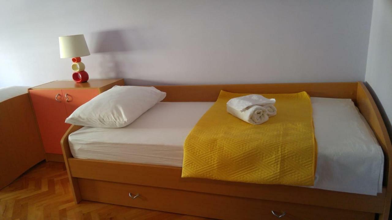 Two Bedroom Apartment Near Beach And Center Split Eksteriør bilde